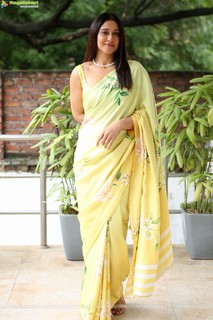 Regina Cassandra feet photo thumbnail