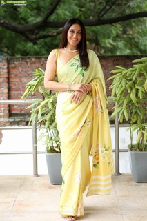 Regina Cassandra feet photo thumbnail