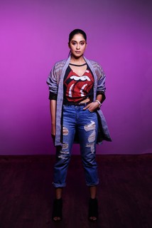 Regina Cassandra feet photo thumbnail