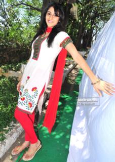 Regina Cassandra feet photo thumbnail