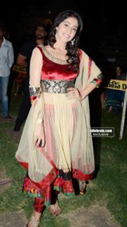 Regina Cassandra feet photo thumbnail