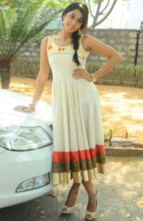 Regina Cassandra feet photo thumbnail