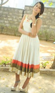 Regina Cassandra feet photo thumbnail