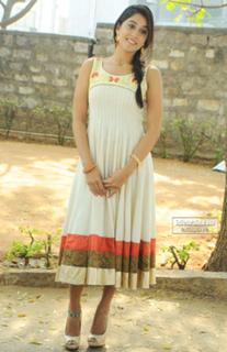 Regina Cassandra feet photo thumbnail