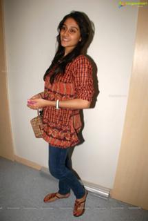 Regina Cassandra feet photo thumbnail