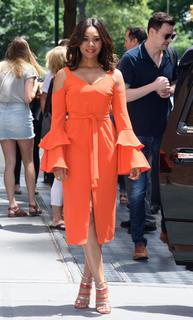 Regina Hall feet photo thumbnail