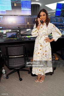 Regina Hall feet photo thumbnail