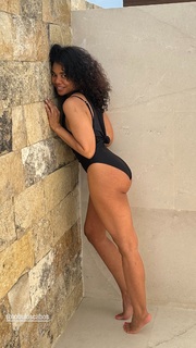 Regina Hall feet photo thumbnail
