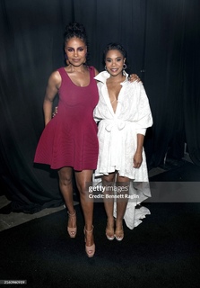 Regina Hall feet photo thumbnail