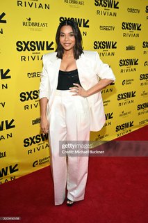 Regina Hall feet photo thumbnail