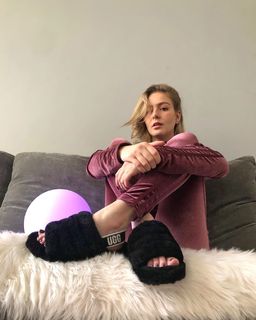 Regina Pavón feet photo 9