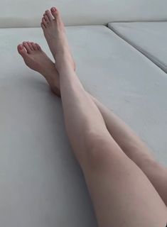 Regina Pavón feet photo 4