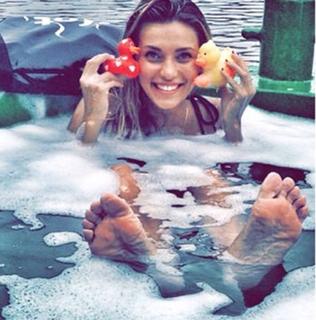 Regina Todorenko feet photo thumbnail