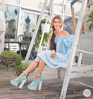 Regina Todorenko feet photo thumbnail