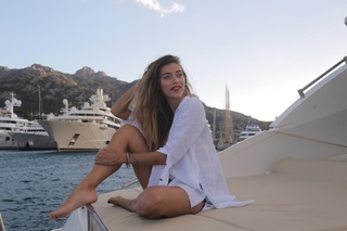 Regina Todorenko feet photo thumbnail