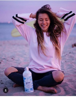 Regina Todorenko feet photo thumbnail