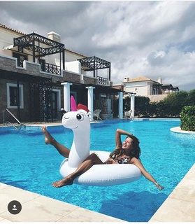 Regina Todorenko feet photo thumbnail