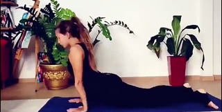 Regina Todorenko feet photo thumbnail