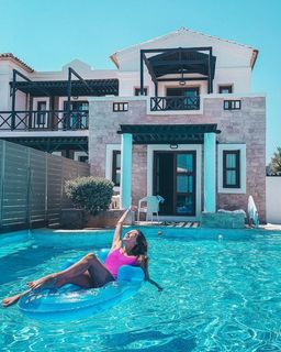 Regina Todorenko feet photo thumbnail