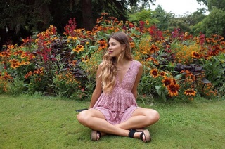 Regina Todorenko feet photo thumbnail