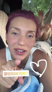 Regina Todorenko feet photo thumbnail