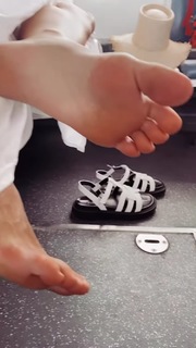 Regina Todorenko feet photo thumbnail