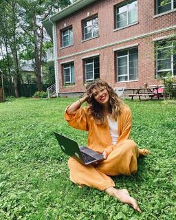 Regina Todorenko feet photo thumbnail