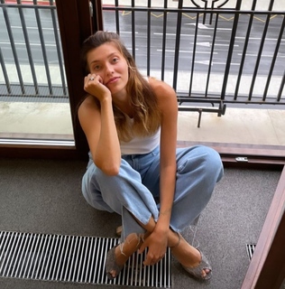 Regina Todorenko feet photo thumbnail