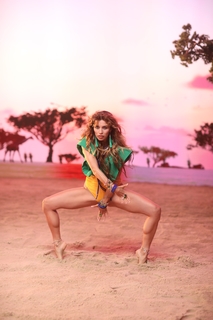 Regina Todorenko feet photo thumbnail