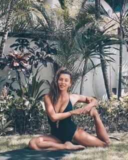 Regina Todorenko feet photo thumbnail