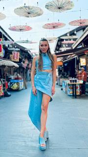 Regina Todorenko feet photo thumbnail