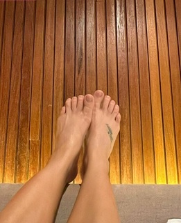 Regina Volpato feet photo 8
