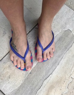 Regina Volpato feet photo 5