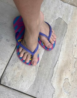 Regina Volpato feet photo 4