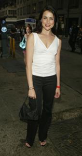 Rena Sofer feet photo thumbnail