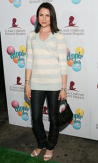 Rena Sofer feet photo thumbnail