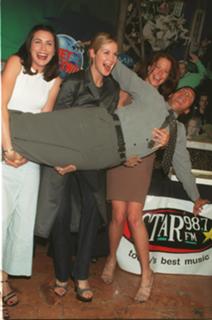 Rena Sofer feet photo thumbnail