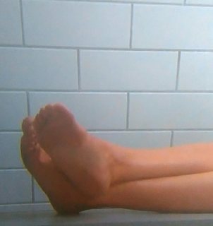 Rena Sofer feet photo thumbnail