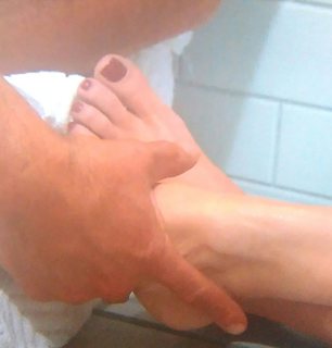 Rena Sofer feet photo thumbnail