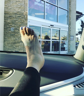 Rena Sofer feet photo thumbnail