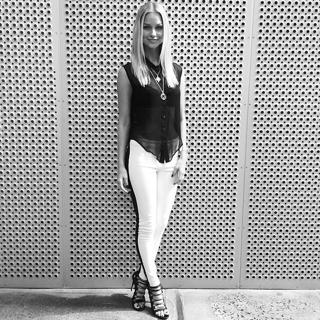 Renae Ayris feet photo 20
