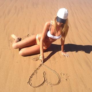 Renae Ayris feet photo 19
