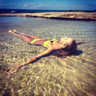 Renae Ayris feet photo 17