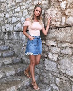 Renae Ayris feet photo 19