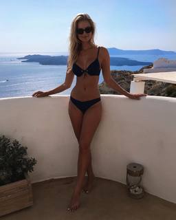 Renae Ayris feet photo 18
