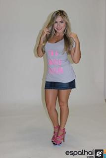 Renata Dávila feet photo thumbnail