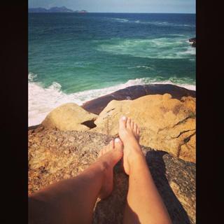 Renata Dávila feet photo thumbnail