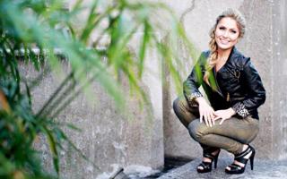 Renata Dávila feet photo thumbnail