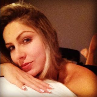 Renata Dávila feet photo thumbnail