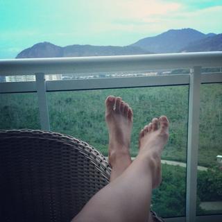 Renata Dávila feet photo thumbnail